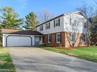 1516 Apache Dr, Naperville, IL 60563