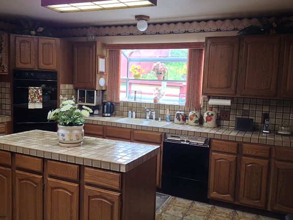 4th image of 220 Cuesta Dr