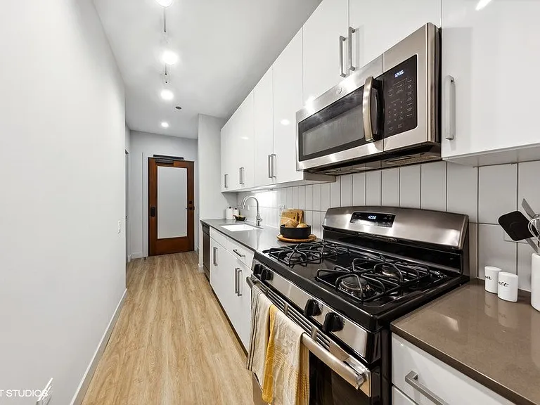 330 S. Wells St — Photo 17