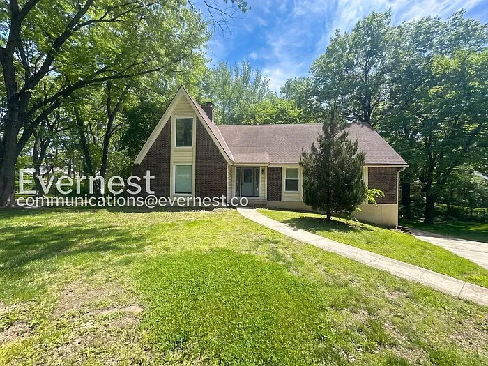 9805 N Wayne Ave — Photo 2