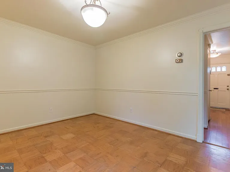 9702 Bellevue Dr — Photo 8