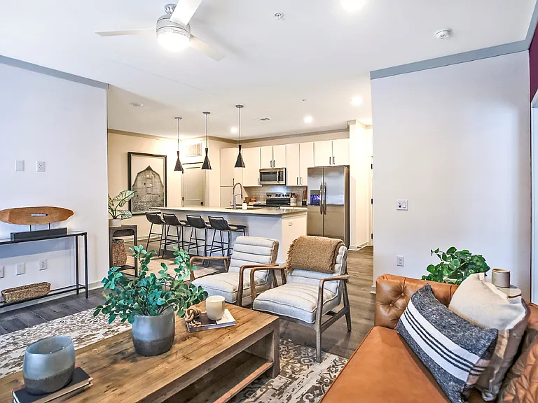 Livery Modern Apartments — Photo 7