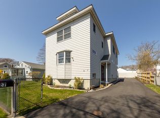 27 Grove St, Fairhaven, MA 02719