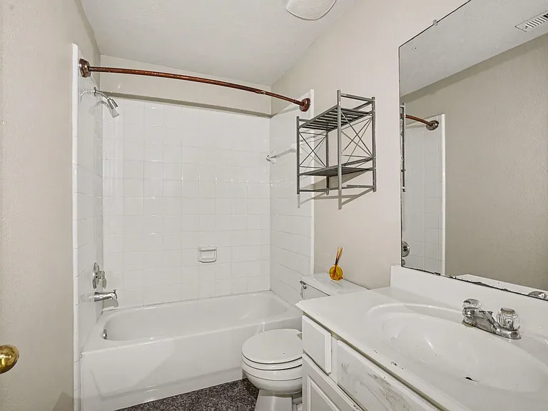 3808 Armand Dr — Photo 16
