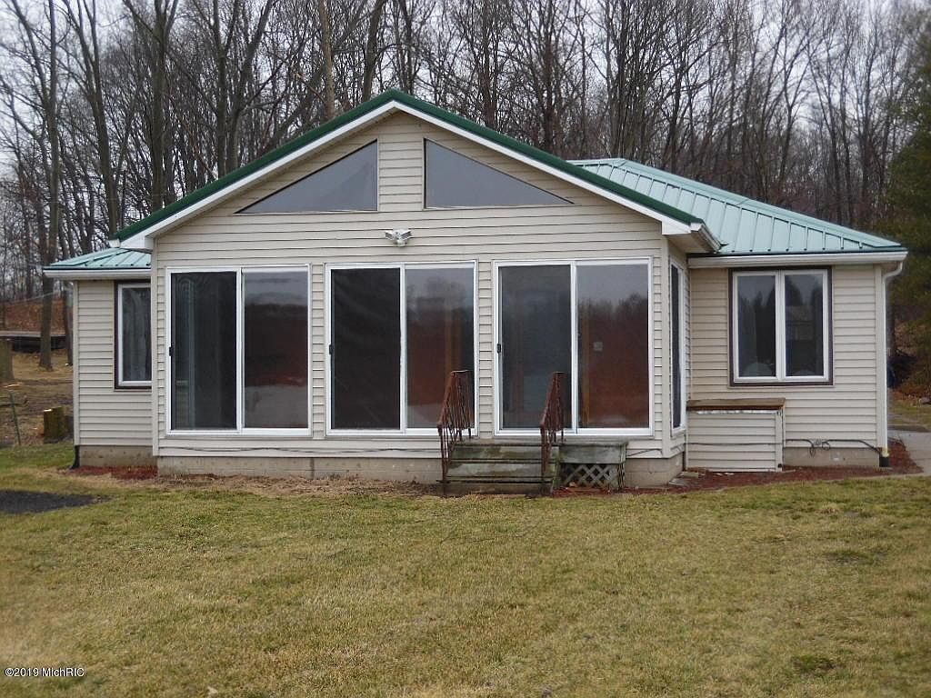16759 Chain Lake St, Cassopolis, MI 49031 | Zillow