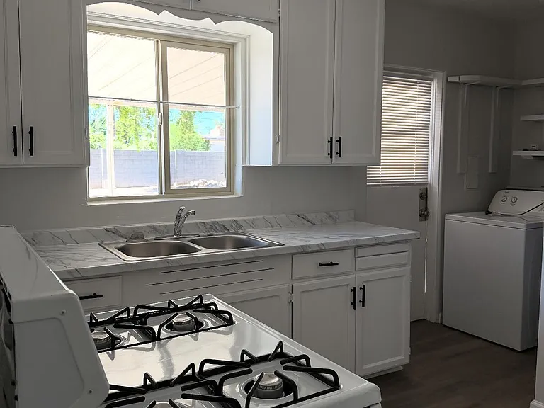 2221 E Osborn Rd — Photo 11