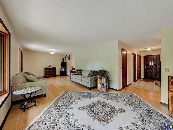 4th image of 401 Haverford Dr