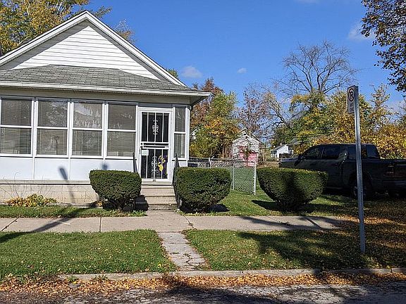 4th image of 930 Orchard St