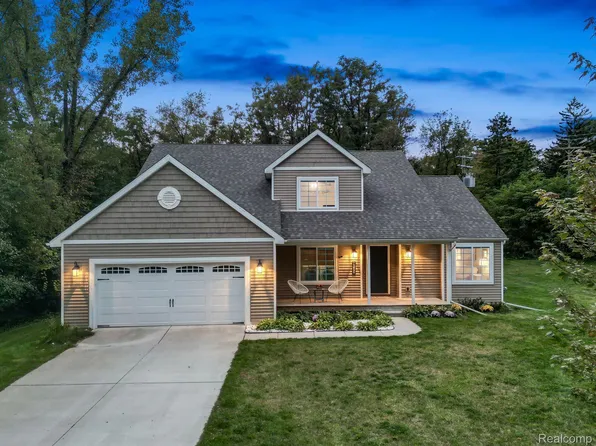 11450 E Ln, Whitmore Lake, MI 48189