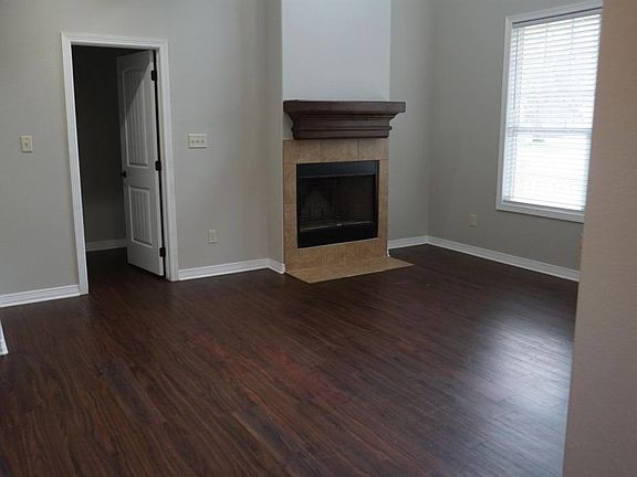 2nd image of 507 Thompson St #507