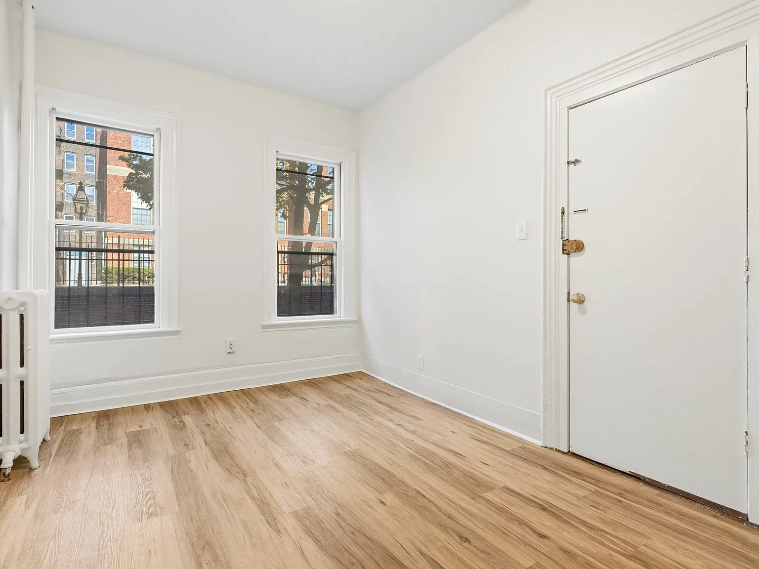 Studio, 300 sqft, $2,500 — Photo 4