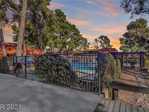 4th image of 221 Misty Isle Ln #D