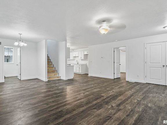4th image of 215 N Elm St