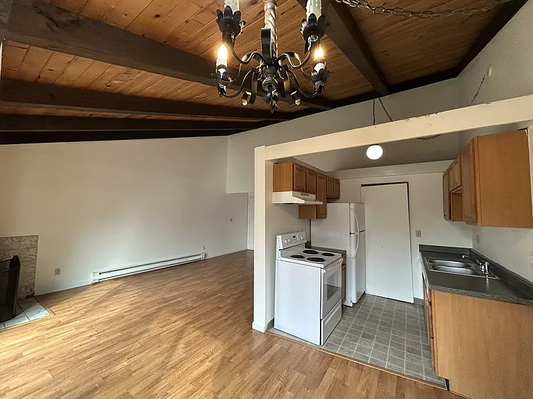 15280 Macadam Rd S #E303 — Photo 6