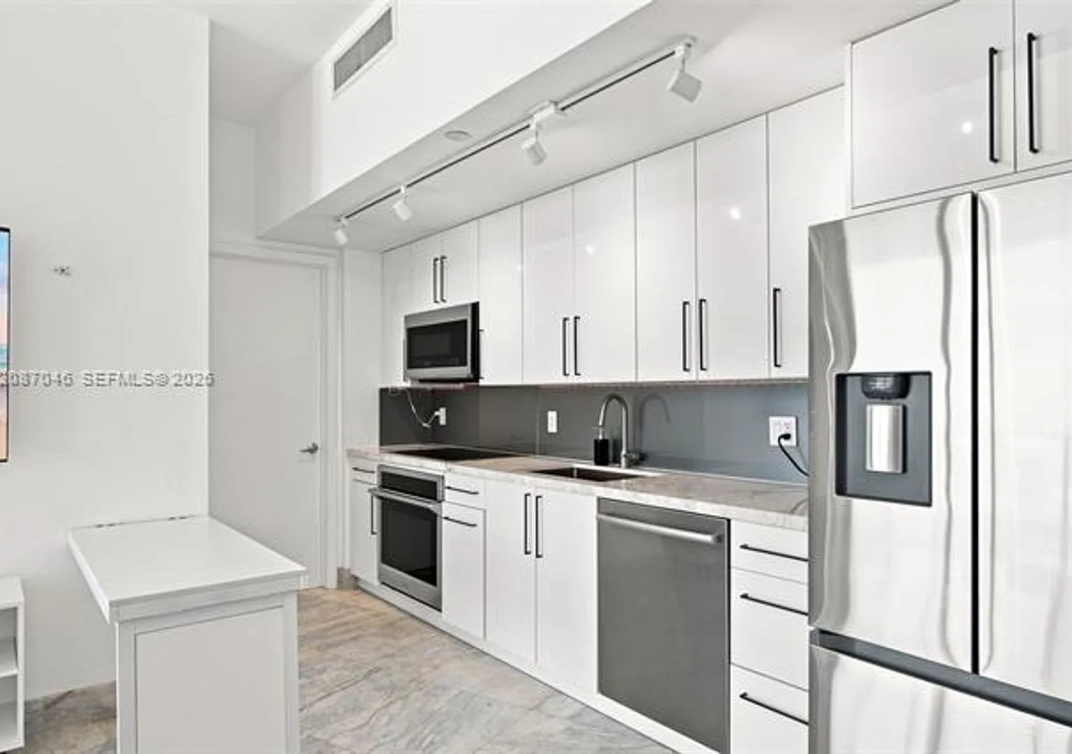92 SW 3rd St cu-5106, Miami, FL 33130 — Photo 1