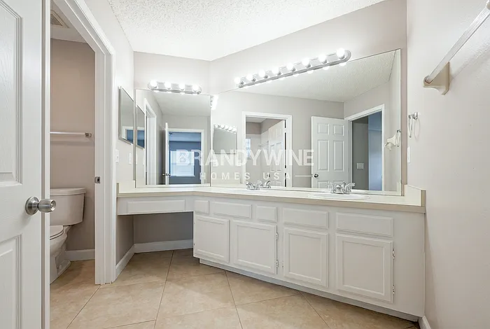 542 Queensbridge Dr — Photo 12