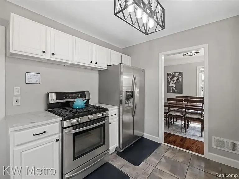21530 Olmstead St — Photo 11