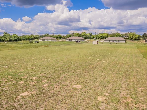 505 Advance Rd, Weatherford, TX 76088