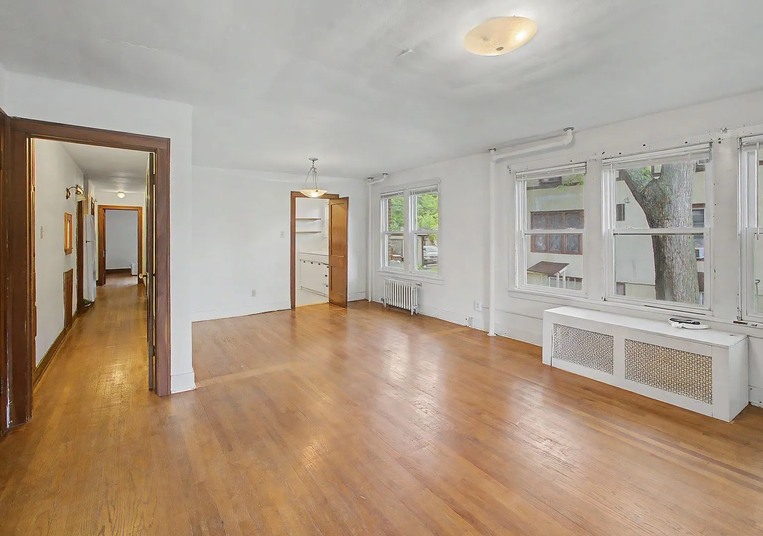 Charming & Convenient 2 Bedroom Near UIUC Great Location! — Photo 1