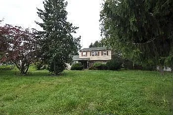 922 Kingsway Dr photo 1