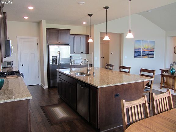 3rd image of 2805 NE 187th Pl