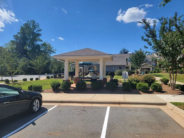 Camden Pointe — Photo 11