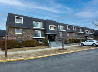3856 S Parkway Dr APT 3B, Northbrook, IL