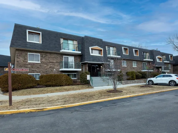 3856 S Parkway Dr APT 3B, Northbrook, IL 60062
