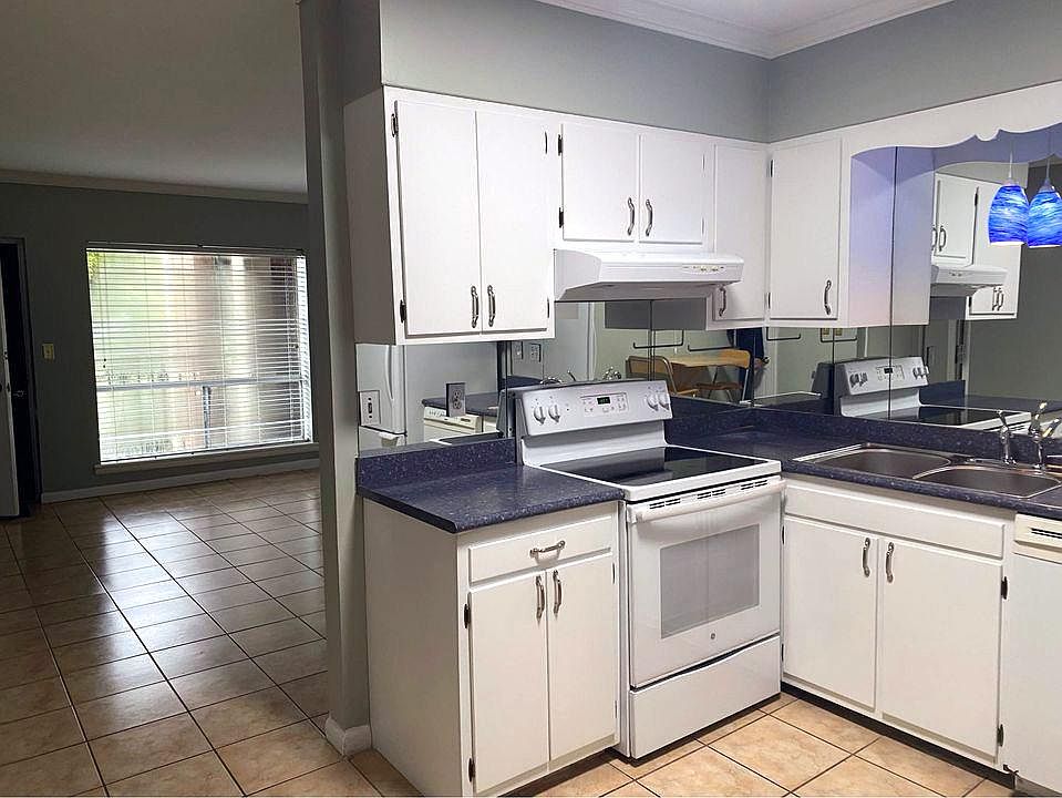Kitchen & livingroom