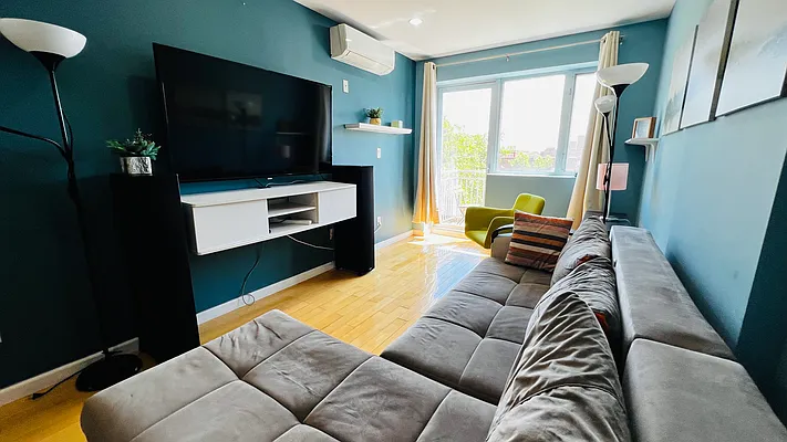 Rented by Project Queens LLC | media 21