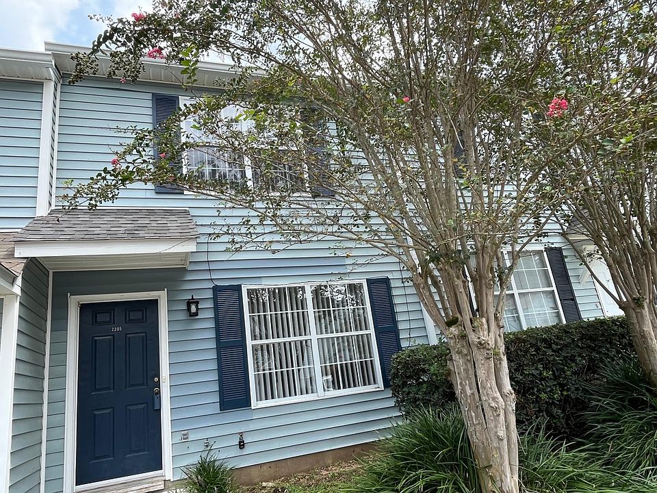 1st image of 2205 Timberwood Cir S