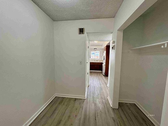 5th image of 422 Balsam St