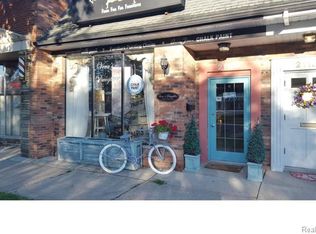 21127 Mack Ave, Grosse Pointe Woods, MI 48236