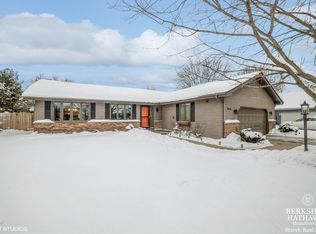 650 N Airlite St, Elgin, IL 60123