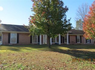 235 Lakeview Cir, Tennessee Ridge, TN 37178