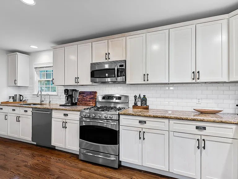 3305 Harris Park Ave — Photo 14