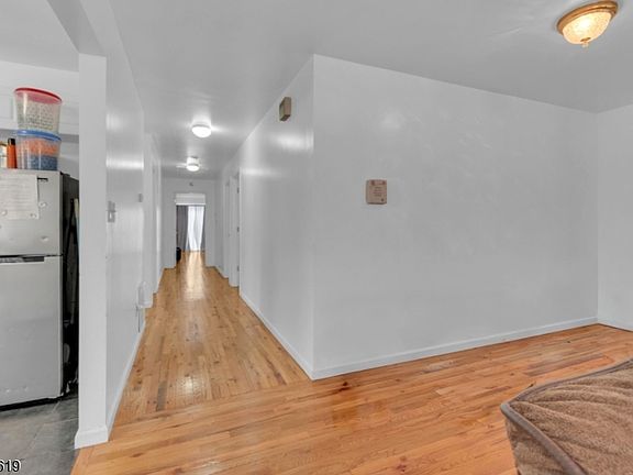 4th image of 123 Malden Ter