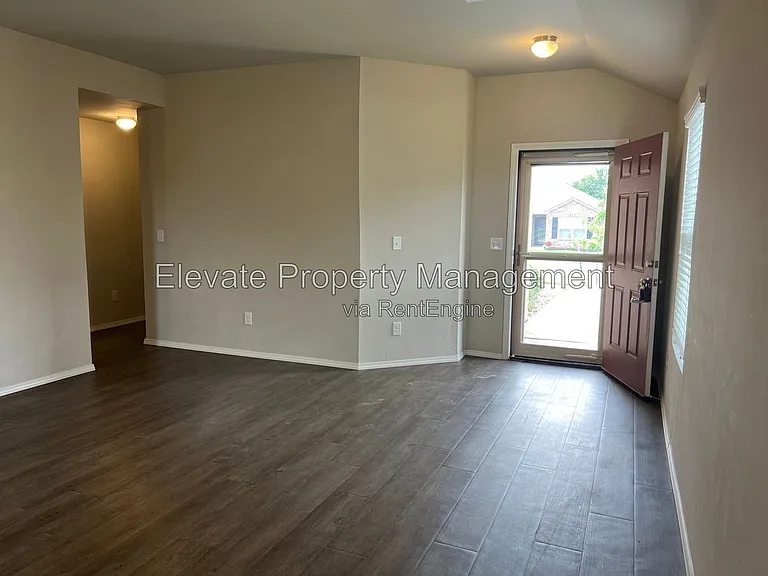 1357 Dustin Dr — Photo 4