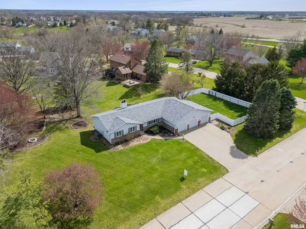 7511 Carriage Ct, Bettendorf, IA 52722