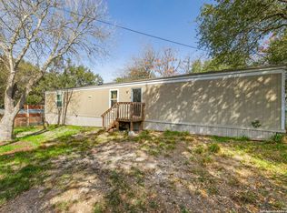 518 Gateway Dr, Poteet, TX 78065