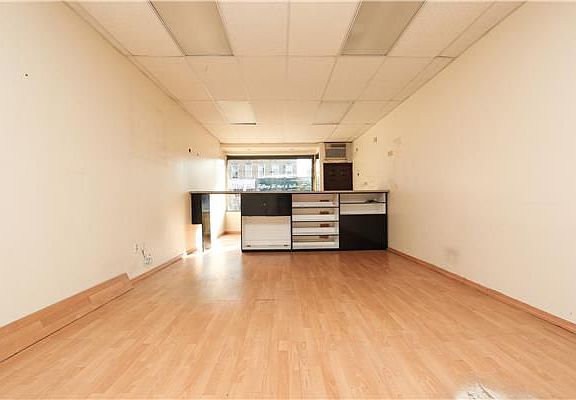 4th image of 1655 Bath Ave #1