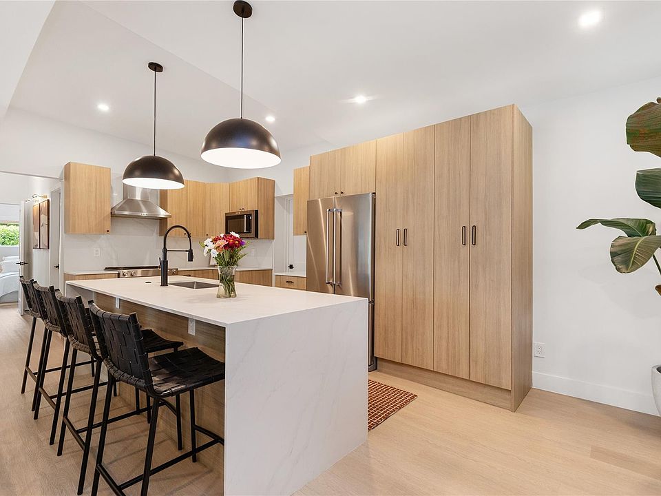 1st image of 1080 E Country Club Circle