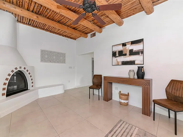 681 Avenida De Mayo — Photo 15