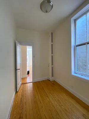 Rented by Waverly Realty Associates | media 4