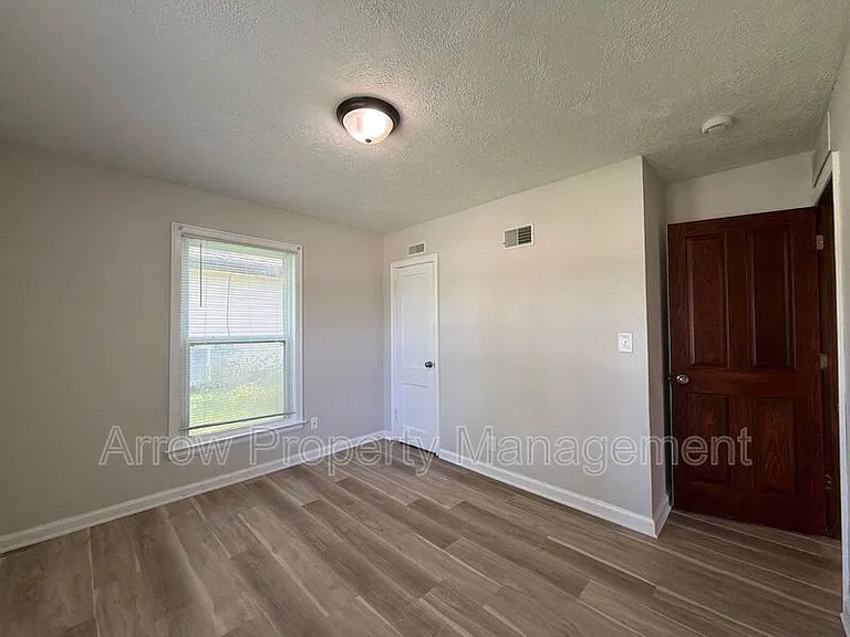 5121 Pioneers Blvd — Photo 17
