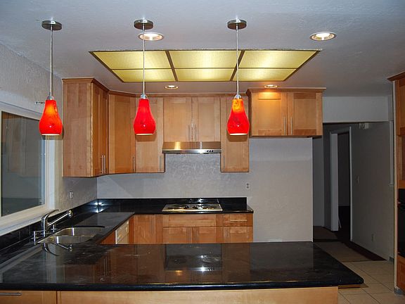 2nd image of 3816 Eastwood Cir