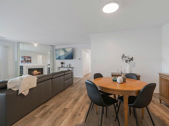 4th image of 2 The Court Of Harborside APT 303