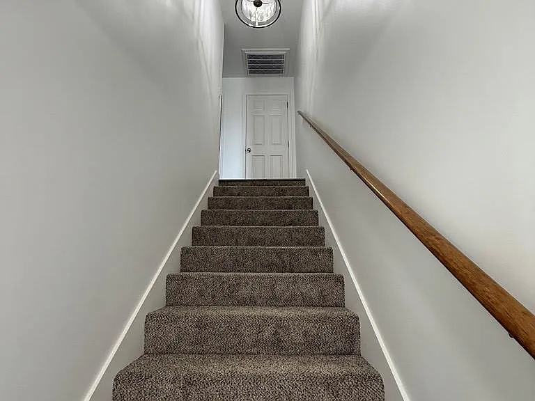 512 E Madison St — Photo 13
