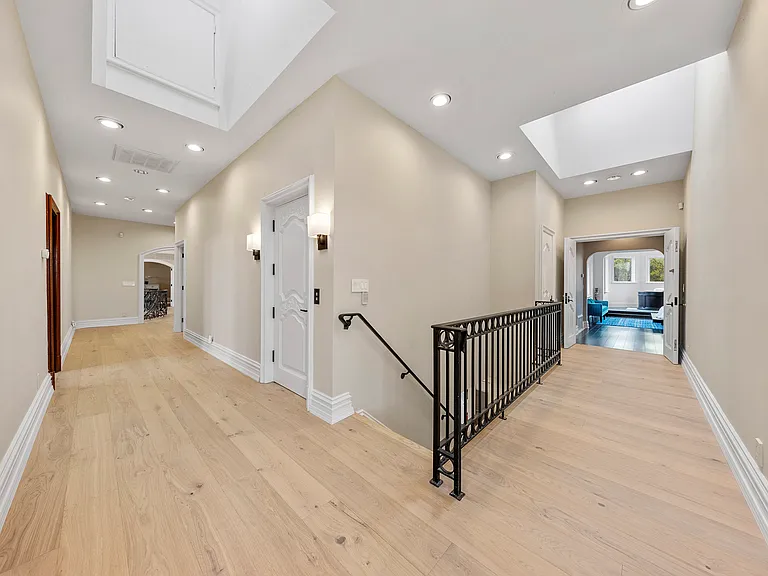 142 Hoover Dr — Photo 41