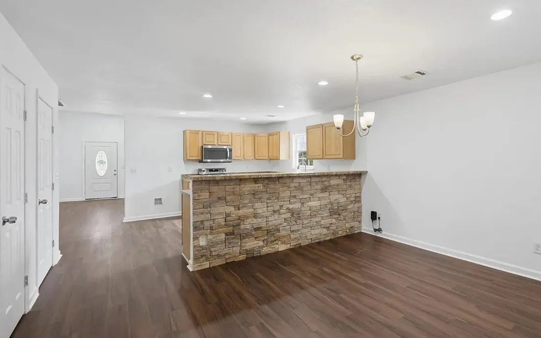 3 bed, 1672 sqft, $2,090 — Photo 3